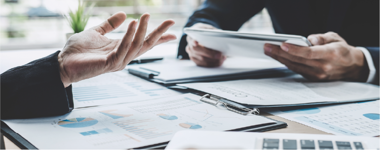 プロから話しを聞く様子