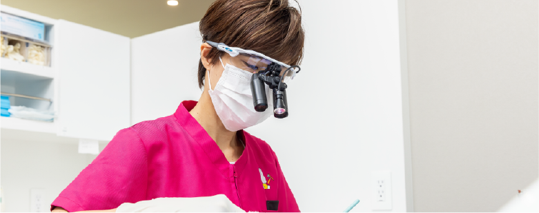 院長から話しを聞く様子